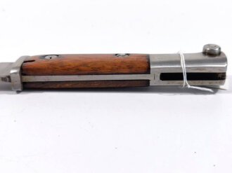 1.Weltkrieg Seitengewehr Modell 14  , Abnahmestempel auf Klingenrücken , mit Schlitzschrauben befestigte Holzgriffschalen. gerenigtes Stück, die Scheide neuzeitlich beilackiert