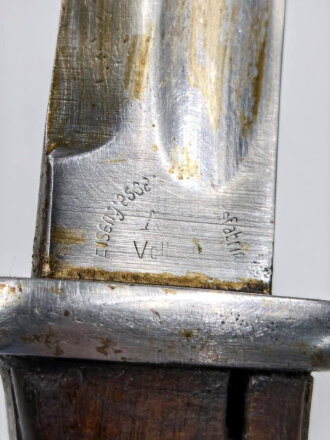 1.Weltkrieg Seitengewehr Modell 84/98 , Abnahmestempel auf Klingenrücken W 16 , seltener Hersteller Velbert,  eingetrocknete Fettreste auf den Stahlteilen