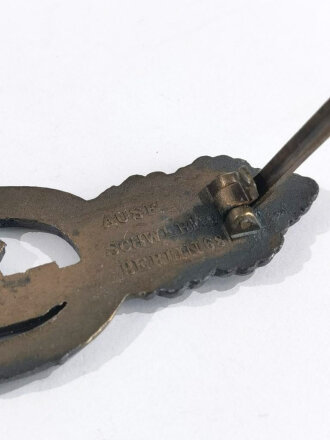 Kriegsmarine, U- Boot Frontspange in Bronze,Hersteller "Entw. Peekhaus Berlin Ausf. Schwerin Berlin S.W. " Nadel magnmetisch