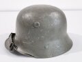 Stahlhelm für Kinder, Fertigung Ende 2.Weltkrieg, der Kinnriemen ist aus italienischem Leder. Originallack