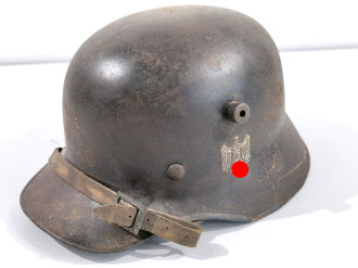 2.Weltkrieg Stahlhelm , komplettes Fantasieprodukt aus REPRO Teilen, die Hakenkreuze jeweils entfernt. Einzelstück aus Sammlungsauflösung