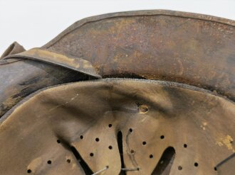 2.Weltkrieg Stahlhelm , komplettes Fantasieprodukt aus REPRO Teilen, die Hakenkreuze jeweils entfernt. Einzelstück aus Sammlungsauflösung