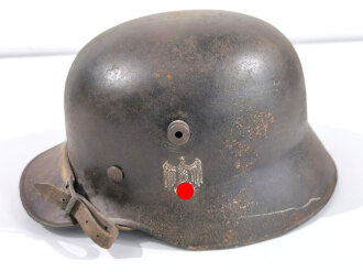 2.Weltkrieg Stahlhelm , komplettes Fantasieprodukt aus REPRO Teilen, die Hakenkreuze jeweils entfernt. Einzelstück aus Sammlungsauflösung