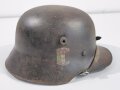 2.Weltkrieg Stahlhelm , komplettes Fantasieprodukt aus REPRO Teilen, die Hakenkreuze jeweils entfernt. Einzelstück aus Sammlungsauflösung