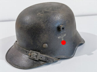 2.Weltkrieg Stahlhelm , komplettes Fantasieprodukt aus REPRO Teilen, die Hakenkreuze jeweils entfernt. Einzelstück aus Sammlungsauflösung