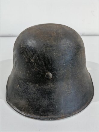 2.Weltkrieg Stahlhelm , komplettes Fantasieprodukt aus REPRO Teilen, die Hakenkreuze jeweils entfernt. Einzelstück aus Sammlungsauflösung