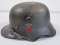 2.Weltkrieg Stahlhelm , komplettes Fantasieprodukt aus REPRO Teilen, die Hakenkreuze jeweils entfernt. Einzelstück aus Sammlungsauflösung