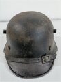 2.Weltkrieg Stahlhelm , komplettes Fantasieprodukt aus REPRO Teilen, die Hakenkreuze jeweils entfernt. Einzelstück aus Sammlungsauflösung