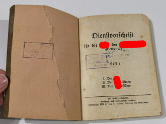 "Dienstvorschrift für die SA der NSDAP" Heft 1, datiert 1932, Einband gebrochen und hinten lose, 128 Seiten, DIN A6