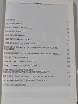 "Militaria - Ein Bilderbuch für Sammler und Freunde alter Helme und Uniformen" 240 Seiten, ca DIN A5