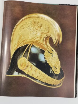 "Europäische Helme aus der Sammlung des Museums für Deutsche Geschichte", über DIN A4, 314 Seiten