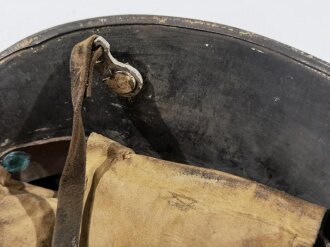 Irland, Stahlhelm Modell 1927, Hersteller "Vickers" Eines von etwa 5000 produzierten Stücken, der Helm war mal weiß lackiert, dies wurde aber entfernt. Meiner Meinung nach in allen Teilen originales Stück