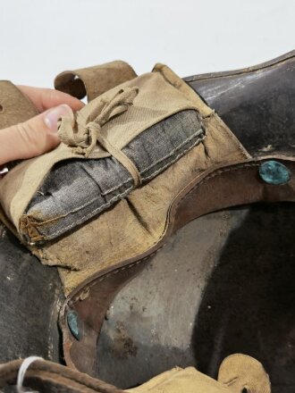 Irland, Stahlhelm Modell 1927, Hersteller "Vickers" Eines von etwa 5000 produzierten Stücken, der Helm war mal weiß lackiert, dies wurde aber entfernt. Meiner Meinung nach in allen Teilen originales Stück