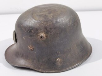 Irland, Stahlhelm Modell 1927, Hersteller "Vickers" Eines von etwa 5000 produzierten Stücken, der Helm war mal weiß lackiert, dies wurde aber entfernt. Meiner Meinung nach in allen Teilen originales Stück