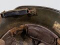 1.Weltkrieg, Stahlhelm Modell 1916. Leicht narbige, originale Glocke, der Rest kreativ dazugebastelt, Innenfutter hängt nur an einer Niete. Einzelstück aus Sammlungsauflösung