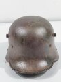 1.Weltkrieg, Stahlhelm Modell 1916. Leicht narbige, originale Glocke, der Rest kreativ dazugebastelt, Innenfutter hängt nur an einer Niete. Einzelstück aus Sammlungsauflösung