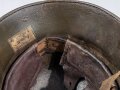 1.Weltkrieg, Stahlhelm Modell 1916. Leicht narbige, originale Glocke, der Rest kreativ dazugebastelt, Innenfutter hängt nur an einer Niete. Einzelstück aus Sammlungsauflösung