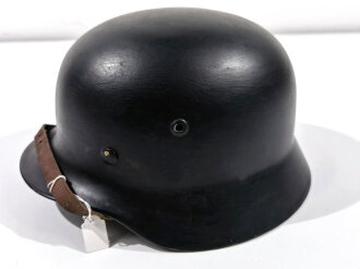 Stahlhelm Modell 1935 Wehrmacht. Neuzeitlich lackierte...