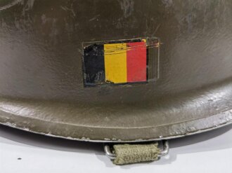 Belgien, Stahlhelm Modell 1951. Originallack, Liner gestempelt " Cogebi"