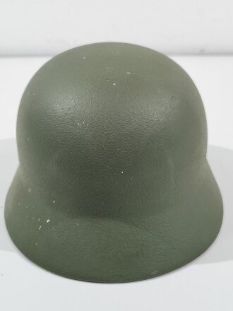 Deutschland nach 1945, Stahlhelm Bundesgrenzschutz, letztes Modell ohne Lüftungslöcher. Kammermäßig überlackiert