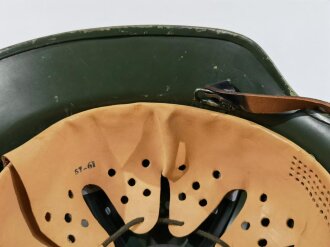 Deutschland nach 1945, Stahlhelm Bundesgrenzschutz, letztes Modell ohne Lüftungslöcher. Kammermäßig überlackiert