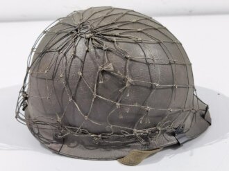 Deutschland nach 1945, Stahlhelm Bundeswehr  mit Tarnbezug. gebraucht, Originallack