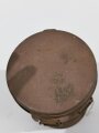 1.Weltkrieg, Bereitschaftsbüchse für die Gasmaske, ungereinigtes Stück, im Deckelfach Ersatzklarscheiben