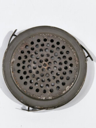 1.Weltkrieg Schnappfilter 18, wurde auf den normalen Gasmaskenfilter aufgesteckt um neuartige Gase ( Blaukreuz) zu filtern. Originallack. Zerlegt, die Filterwatte entfernt
