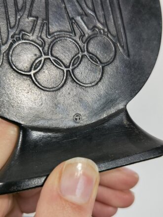 Olympiade 1936, gusseiserne Plakette mit Sockel " Im Jahre der olympischen Vorbereitung" Durchmesser 116mm. Sehr guter Zustand