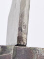 1.Weltkrieg,  Ersatzseitengewehr Modell  88/98 mit " fag"  Blechprägescheide, Laufkralle entfernt, Eisengriff mit Reinigungsloch, Klinge gereinigt, breite Hohlbahn spitz zulaufend, Gesamtlänge 45,5 cm, Originallack beilackiert