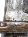 1.Weltkrieg,  Ersatzseitengewehr Modell  88/98 mit Stahlblechscheide, Eisengriff  mit Laufkralle und  Reinigungsloch, Klinge feldmäßig angeschliffen und gereinigt, Hohlbahn spitz zulaufend,  Abnahmestempel  am Klingenansatz,, neuzeitlich beilackiert