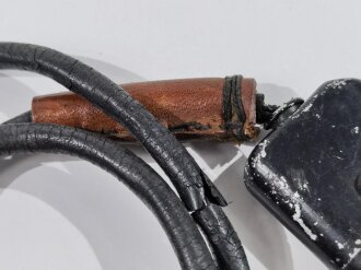 Beleuchtungskabel (Anstecklampe) unter anderem zum Entfernungsmesser 36. Kabel desolat, die Aufsteckeinrichtung aus brauner Preßmasse leicht defekt