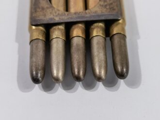 1.Weltkrieg, Laderahmen mit 5 Patronen für Gewehr 88. DEKO,  jeweils mit Klingenstück, frei von jeglichen Gefahrstoffen