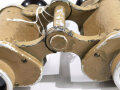 Dienstglas 6 x 30 Wehrmacht. Sandfarbener Originallack, Hersteller cag. Klare Durchsicht, Strichplatte deutlich, voll gängig. getragenes, ungereinigtes Stück
