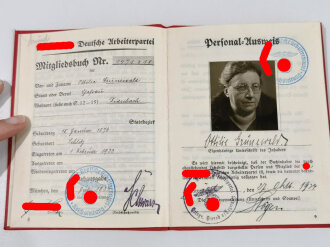 Mitgliedsbuch NSDAP Nr. 1471218, ausgestellt 27.10.1934 in Gmund Tegersee für eine Frau, geklebt bis 1944