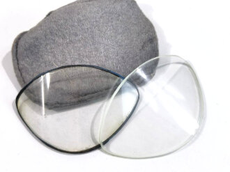 Paar Ersatzgläser für die Kradmelderbrille der Wehrmacht, gehört in der Hülle vorne in den Aufbewahrungskasten. Die Gläser  gebraucht