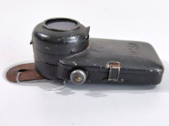 Luftschutz Taschenlampe "Hassia". Originallack, Funktion nicht geprüft, die Anknöpflasche repariert