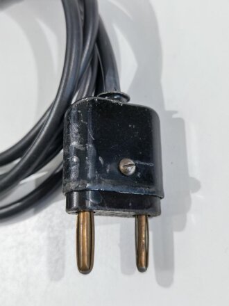 Beleuchtungskabel (Anstecklampe) unter anderem zum Entfernungsmesser 36 und diversen anderen Optiken der Wehrmacht. Kabel erneuert, Funktion nicht geprüft