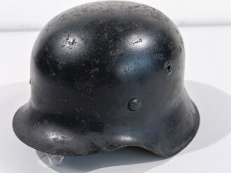 Stahlhelmglocke Modell 1942. Schwarz lackiert und nach dem Krieg als Feuerwehrhelm verwendet . Höchstwahrscheinlich produktion direkt nach dem 2.Weltkrieg des Herstellers Quist. Zusätzlicher Stempel DN551