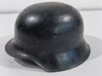 Stahlhelmglocke Modell 1942. Schwarz lackiert und nach dem Krieg als Feuerwehrhelm verwendet . Höchstwahrscheinlich produktion direkt nach dem 2.Weltkrieg des Herstellers Quist. Zusätzlicher Stempel DN551