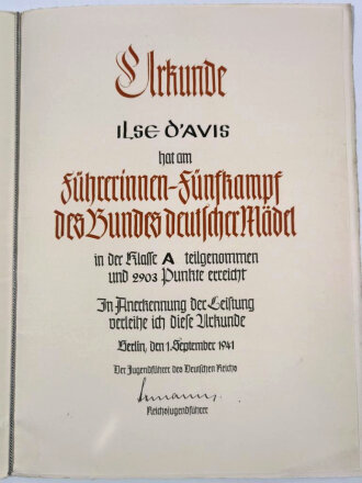 Bund Deutscher Mädel "Anerkennungsurkunde in Mappe für eine Führerin, die am Fünfkampf erfolgreich teilgenommen hat" datiert 1941. Maße 25 x 35cm
