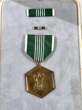 U.S. Military Merit Medal, cased, aus Raucherhaushalt