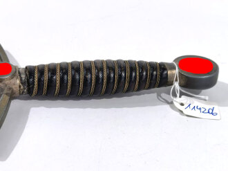 Luftwaffe Borddolch. Parierstange gebrochen, Belederung erneuert, sicherlich aus Teilen zusamengesetztes Stück, eine Kette lose beiliegend