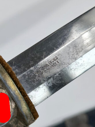 Luftwaffe Borddolch. Parierstange gebrochen, Belederung erneuert, sicherlich aus Teilen zusamengesetztes Stück, eine Kette lose beiliegend