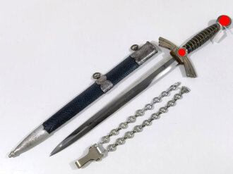 Luftwaffe Borddolch. Parierstange gebrochen, Belederung erneuert, sicherlich aus Teilen zusamengesetztes Stück, eine Kette lose beiliegend