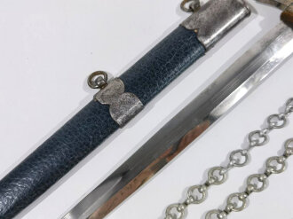 Luftwaffe Borddolch. Parierstange gebrochen, Belederung erneuert, sicherlich aus Teilen zusamengesetztes Stück, eine Kette lose beiliegend