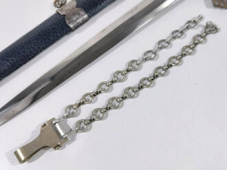 Luftwaffe Borddolch. Parierstange gebrochen, Belederung erneuert, sicherlich aus Teilen zusamengesetztes Stück, eine Kette lose beiliegend