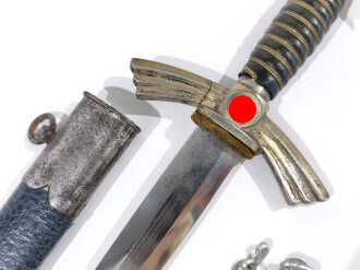 Luftwaffe Borddolch. Parierstange gebrochen, Belederung erneuert, sicherlich aus Teilen zusamengesetztes Stück, eine Kette lose beiliegend