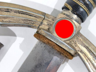 Luftwaffe Borddolch. Parierstange gebrochen, Belederung erneuert, sicherlich aus Teilen zusamengesetztes Stück, eine Kette lose beiliegend