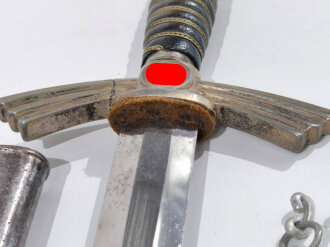 Luftwaffe Borddolch. Parierstange gebrochen, Belederung erneuert, sicherlich aus Teilen zusamengesetztes Stück, eine Kette lose beiliegend